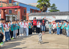 更正在青少年心中播下了科学的种